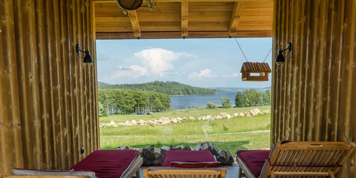 Jako na šlechtickém sídle: pobyt na Lipně, snídaně, panoramatická sauna i privátní vířivka