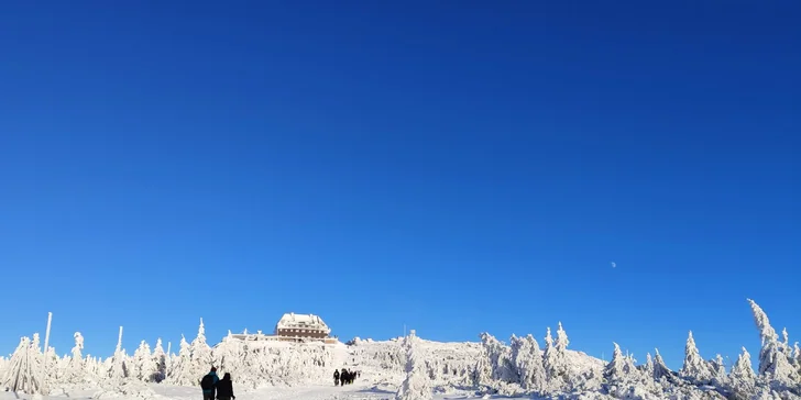 Skvelé lyžovanie ponúkne lyžiarske stredisko Szrenica.