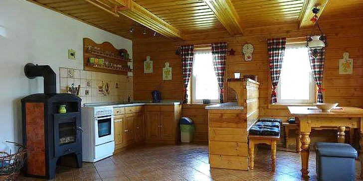 Stylová roubenka v Jizerských horách: aktivní dovolená pro dva, rodinu či partu