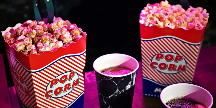Vždy dostanete i popcorn, na výběr je slaný i sladký. 