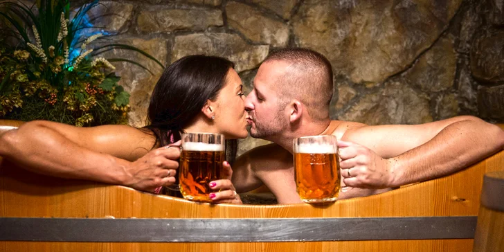 Postřižiny naživo: 60 minut privátní relaxace v pivních lázních pro 2 osoby