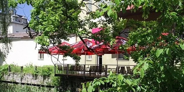 Grilované kotlety s brambory na rozmarýnu pro dva