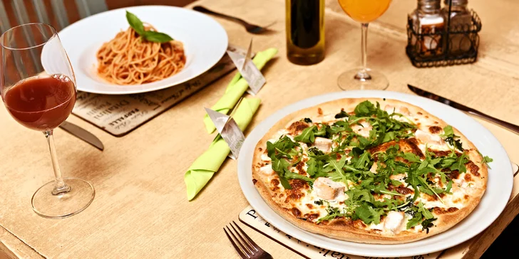 Pizza nebo těstoviny a nealkoholický nápoj v restauraci Vabene