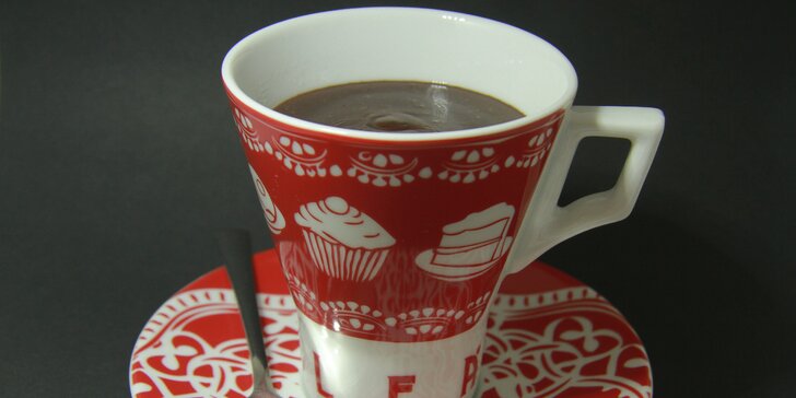 Doplňte energii v Caffe Giulietta: chlebíček, větrník, čokoláda i káva