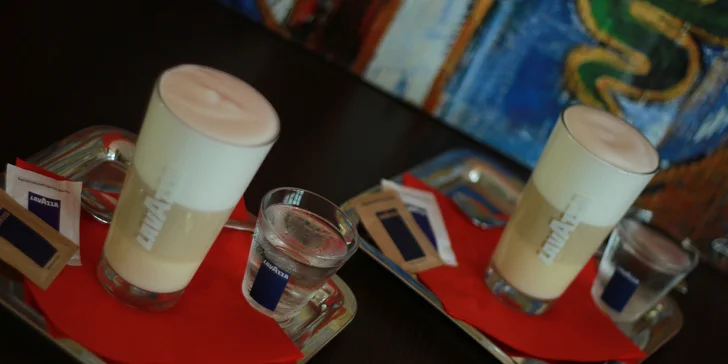 Doplňte energii v Caffe Giulietta: chlebíček, větrník, čokoláda i káva