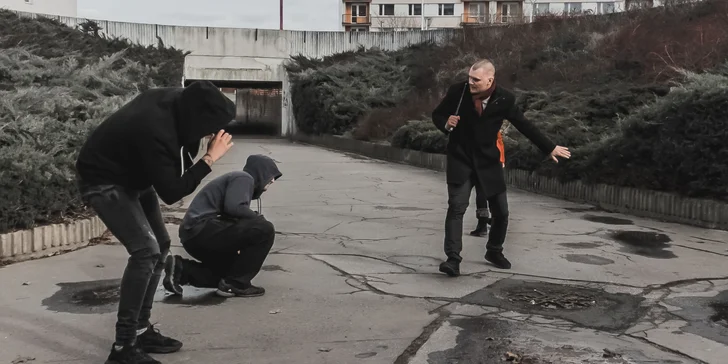 Kurzy sebeobrany: pro muže i ženy, proti noži i s teleskopickým obuškem či pepřovým sprejem