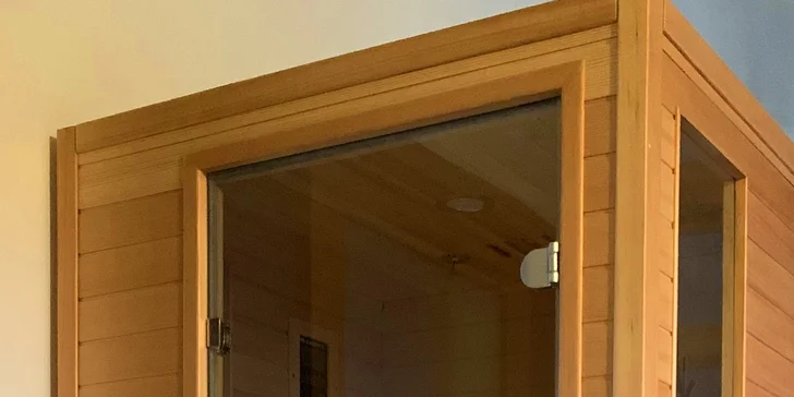 Súčasťou izby je infrasauna, ktorú môžete neobmedzene využívať.