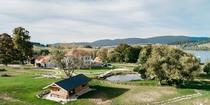 Jako na šlechtickém sídle: krásné apartmány na Lipně a panoramatická sauna