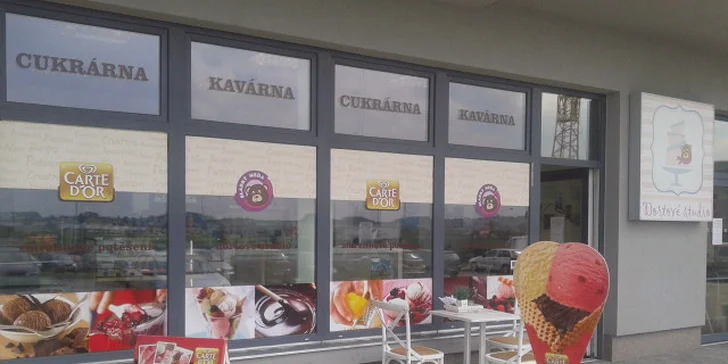 Příjemná chvilka u Sladkého Médi s kávou a horkými malinami