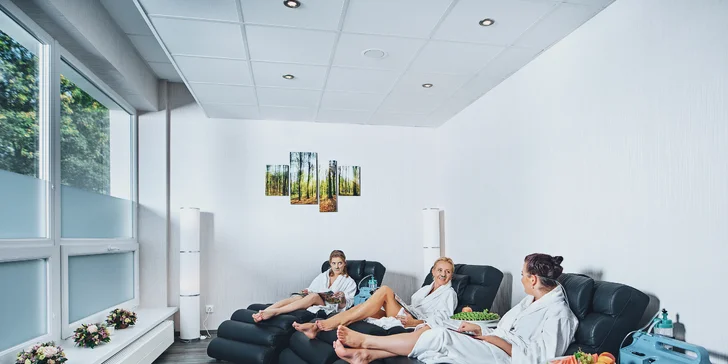 Luxusní dámská jízda v Karlových Varech – Březová s wellness hýčkáním