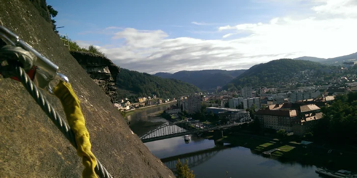 Pro horolezecké dobrodruhy: půldenní kurz bezpečného via ferrata lezení v Děčíně pro začátečníky