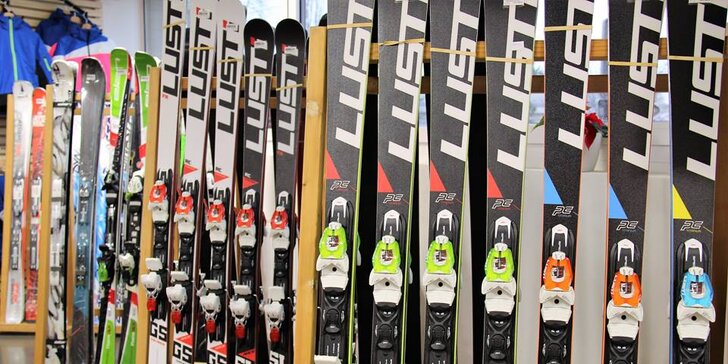 Na sníh bez obav: servis carvingových lyží, snowboardu nebo běžek