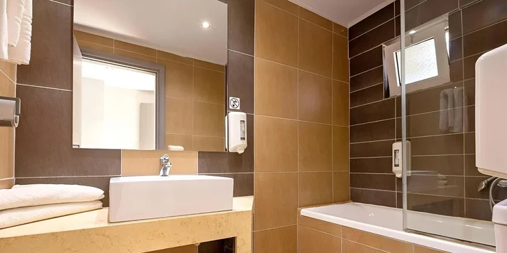 Každý pokoj disponuje balkonem nebo terasou.