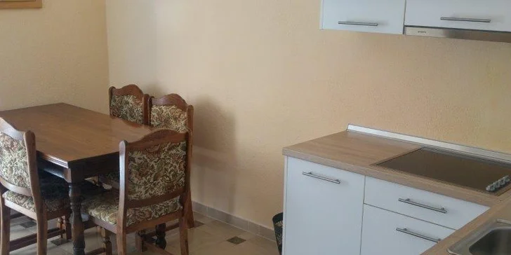 Pokoje mají společnou kuchyňku na patře, v apartmánech najdete kuchyňku vlastní. 