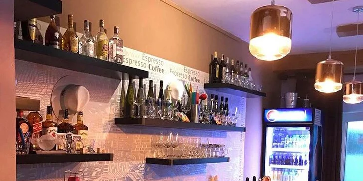 Netradiční Itálie: pizza s vlašskými ořechy, šunkou, sýrem a plněným těstem