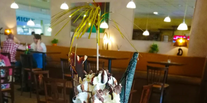 Pohoda v Café Mozart: káva a zákusek či pohár, anebo panini a limonáda