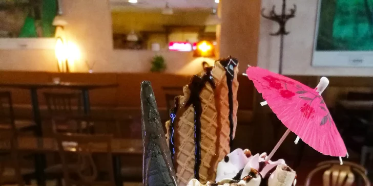 Pohoda v Café Mozart: káva a zákusek či pohár, anebo panini a limonáda