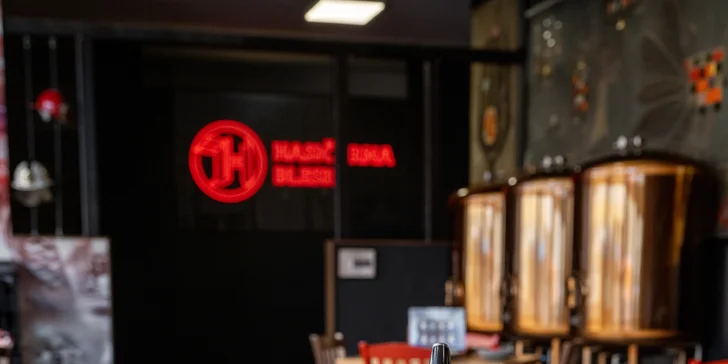 Restauraci najdete přímo u zastávky Dům energetiky. 