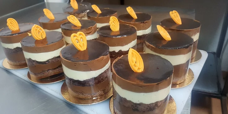 Pohoda v Café Mozart: káva a zákusek či pohár, anebo panini a limonáda