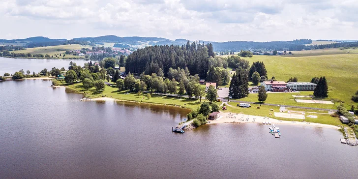 Zima nebo jaro u Lipna s polopenzí, wellness a lahví sektu