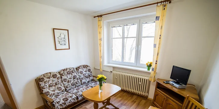 3denní pobyt pro 2 kousek od centra Krumlova: snídaně, výlety i láhev vína