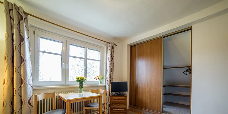 3denní pobyt pro 2 kousek od centra Krumlova: snídaně, výlety i láhev vína