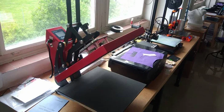 Kreativní kurzy: 3D tisk a laser, potisk triček a šití i výroba z kůže a gravírování