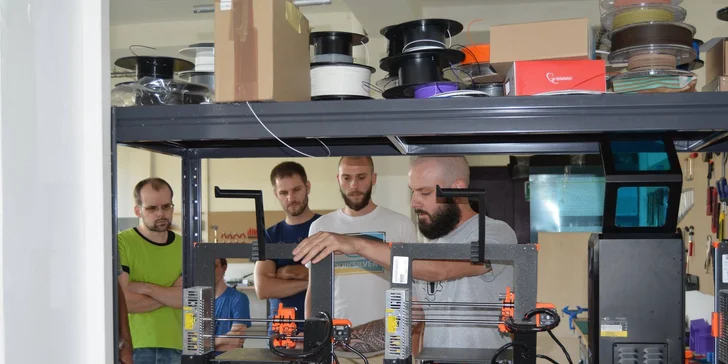Kreativní kurzy: 3D tisk a laser, potisk triček a šití i výroba z kůže a gravírování