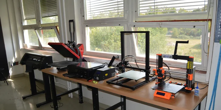 Kreativní kurzy: 3D tisk a laser, potisk triček a šití i výroba z kůže a gravírování