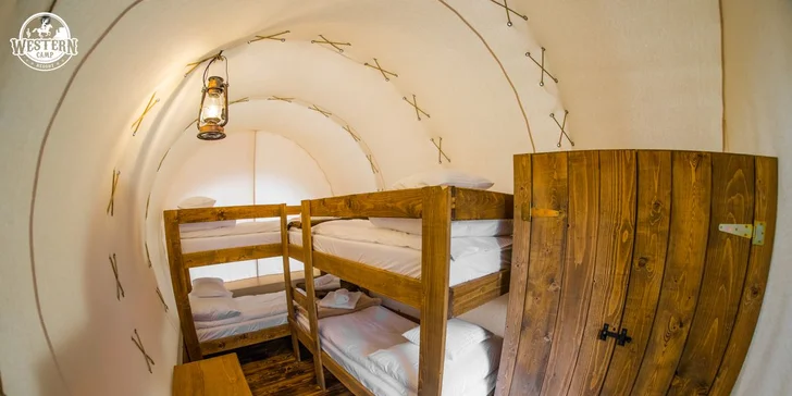  Pokud chcete bydlet ve vozech či stanech, využijte termíny od 28. 4. do 30. 9., jindy nejsou dostupné. Přemýšlíte, jestli po indiánsku neoslavit konec roku? Pak vyberte silvestrovskou variantu!