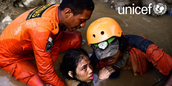 Tsunami v Indonésii: pomozte s UNICEF rodinám a dětem