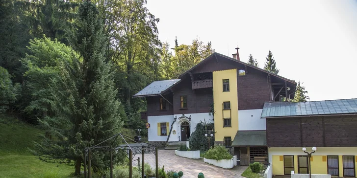 Hotel Orion najdete v Jizerských horách a líbit se tady bude i dětem.
