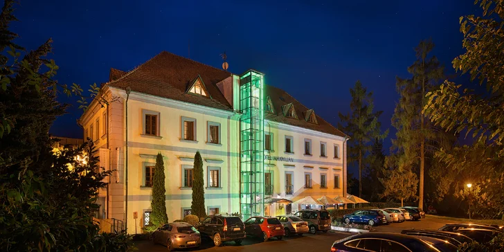 4* hotel Maxmilian stojí přímo v areálu zámku. 