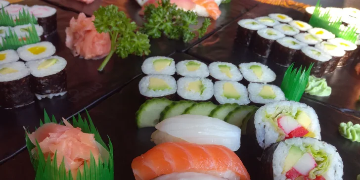 Sushi sety s 10 až 24 kousky: s chobotnicí, lososem, tuňákem i sépií