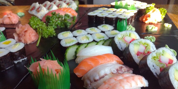 Sushi sety s 10 až 24 kousky: s chobotnicí, lososem, tuňákem i sépií