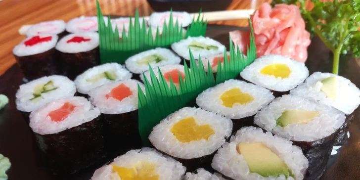 Sushi sety s 10 až 24 kousky: s chobotnicí, lososem, tuňákem i sépií