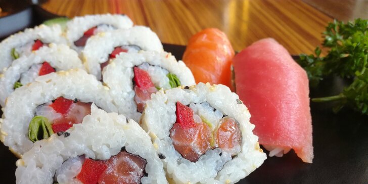 Sushi sety s 10 až 24 kousky: s chobotnicí, lososem, tuňákem i sépií