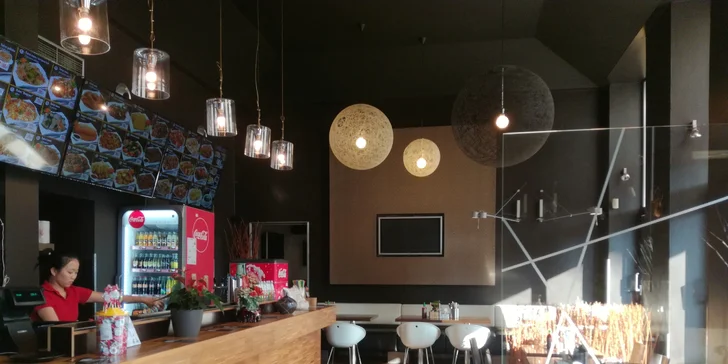 Sushi sety s 10 až 24 kousky: s chobotnicí, lososem, tuňákem i sépií