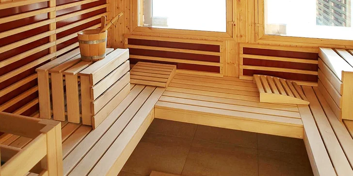 Súčasťou wellness je sauna a vírivka.
