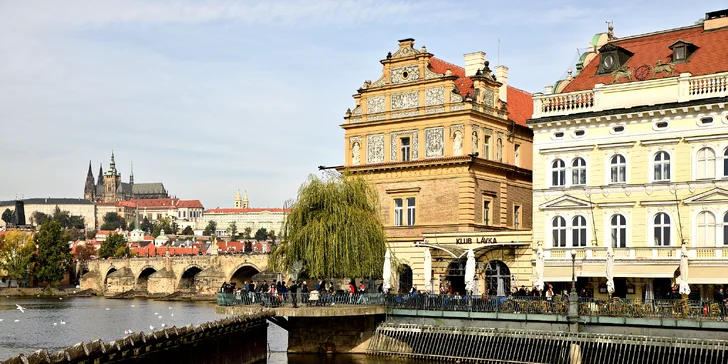 Silvestrovská plavba na lodi s dvojitou večeří, nápoji a půlnočním přípitkem