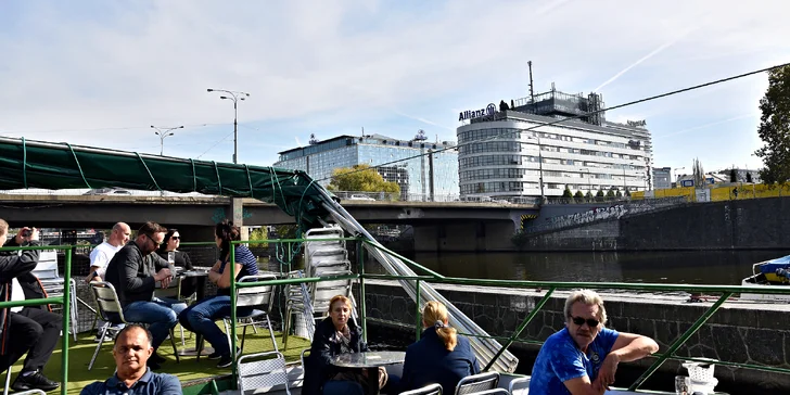 2hodinová plavba jako dárek: úžasný výhled a oběd či večeře na palubě