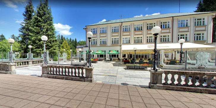 Relax ve 4* hotelu v Mariánských Lázních s polopenzí i procedurami a golfem