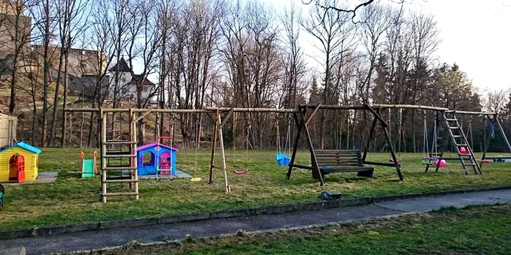 Aktivní odpočinek s polopenzí a vstupem do bazénu přímo u hradu Landštejn