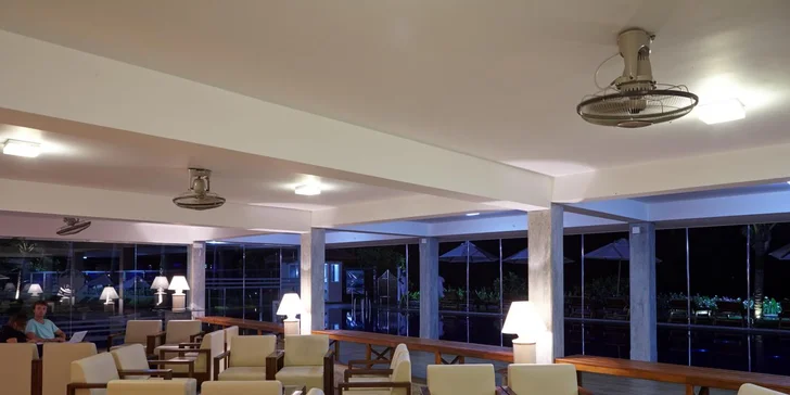 3* hotel se 2 bazény na Srí Lance pro nenáročné, přímo na pláži v oblasti Hikkaduwa