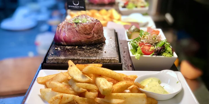 Steakhouse se zaměřuje zejména na speciality z hovězího masa. 