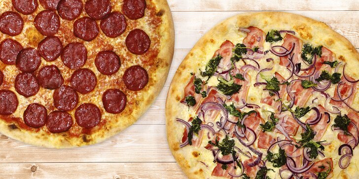 Zažeňte hlad i žízeň: dvě křupavé pizzy a dva nápoje podle výběru
