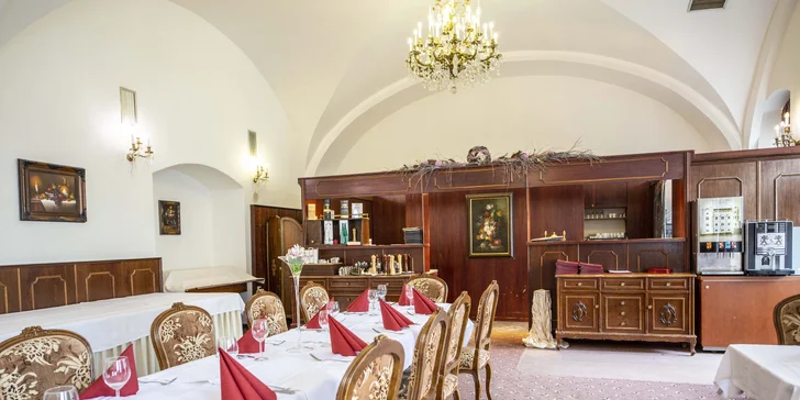 Romantika v Hluboké nad Vltavou: 4* zámecký hotel, luxusní wellness i večeře