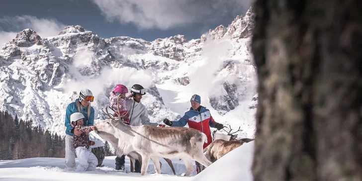 3denní lyžování v italských Dolomitech: bus, polopenze, skipas a wellness