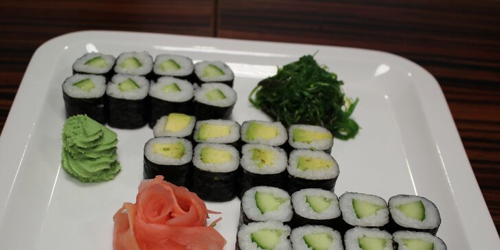 Smlsněte si na sushi: rolky s lososem, tuňákem i vege v setech 24–52 kusů