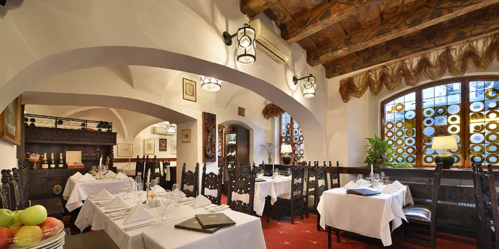 Valentýn na Malé Straně: tříchodové menu podle výběru i s lahví vína pro 2 osoby
